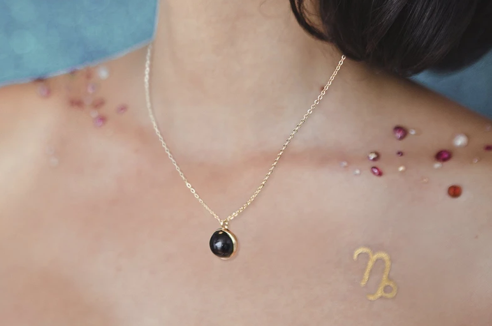 Колие, афродизиак и вибратор според зодията на жената