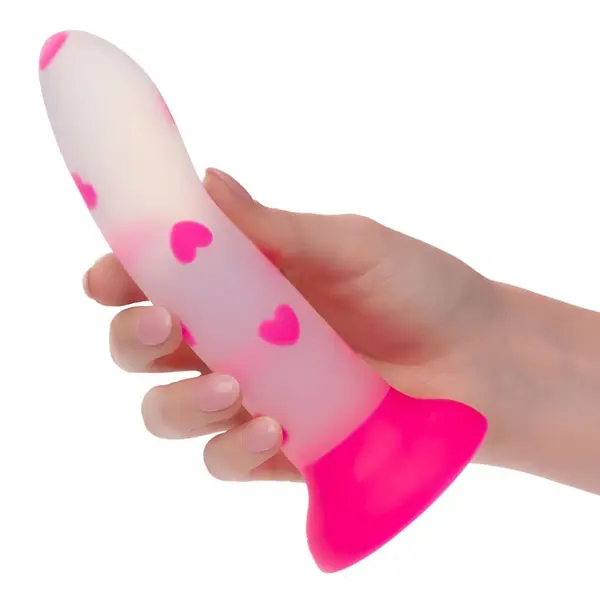 Дилдо със светещи в тъмното сърца